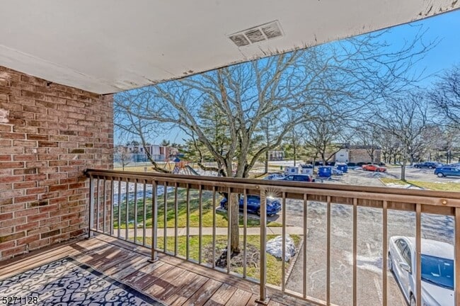 Building Photo - 798 Eves Dr