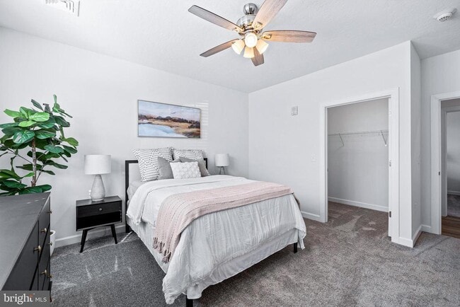 Building Photo - 2204 Lincoln Wy