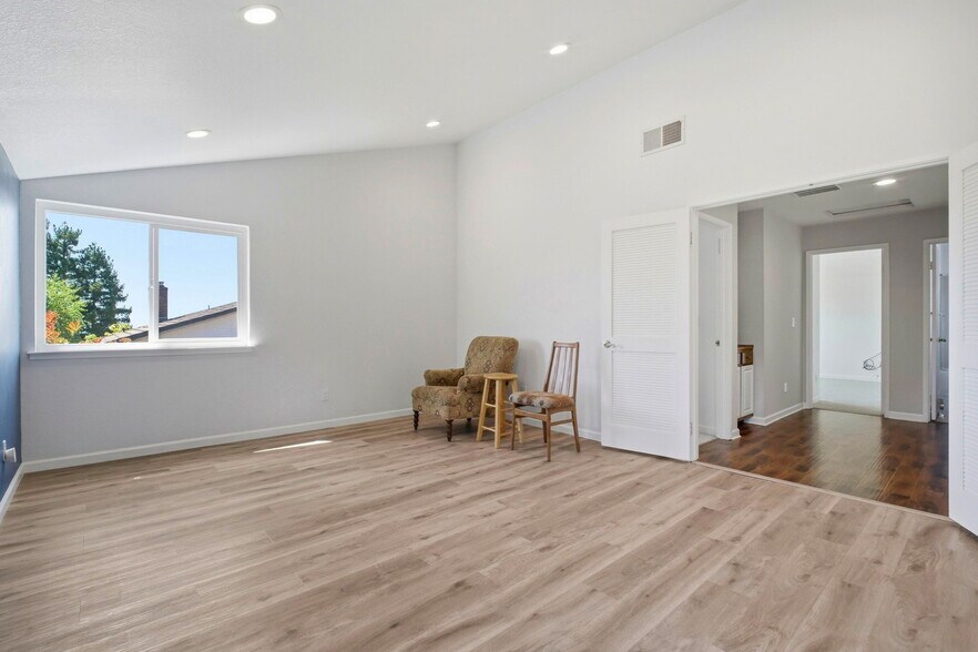 Building Photo - 6001 Castlebrook Dr