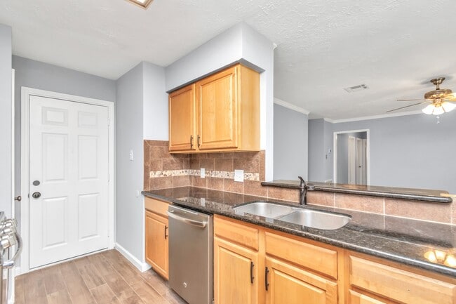 Building Photo - 13627 Greenridge Dr