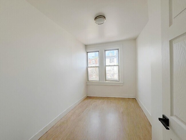 Building Photo - 519 Mercer St