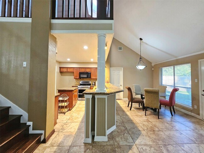 Building Photo - 8807 Vista Springs Dr