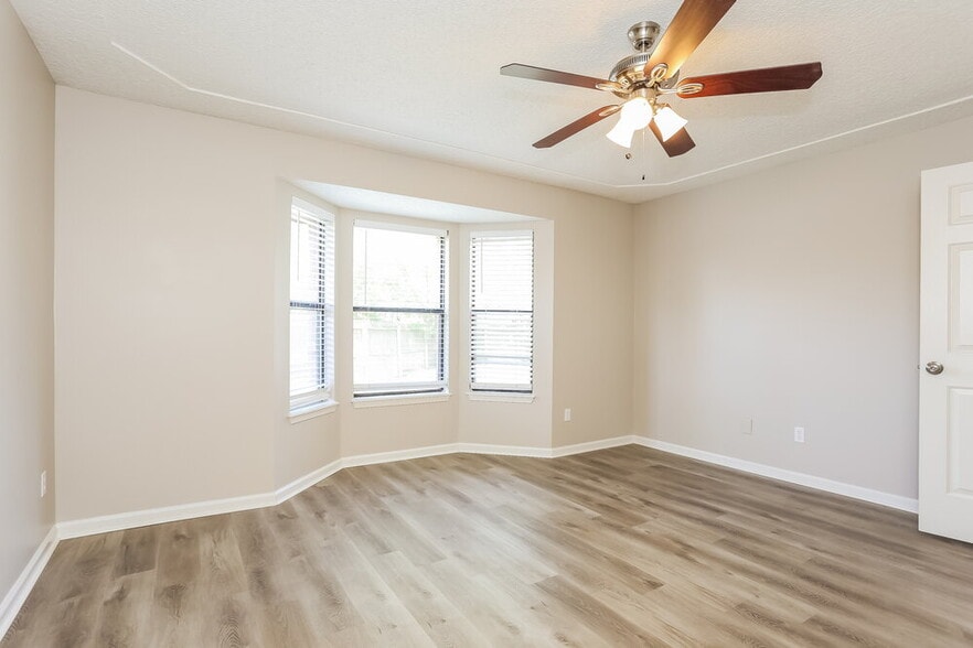 Building Photo - 1560 Beecher Ln