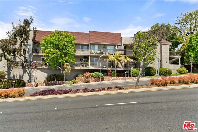 Building Photo - 1125 Pico Blvd