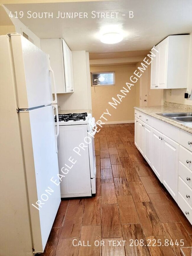 Building Photo - 419 S Juniper St