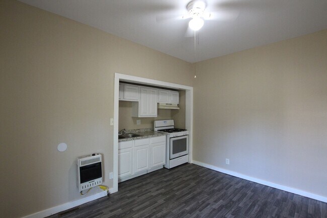 Building Photo - Available! 1 Bedroom, 1 Bath in Tyler!