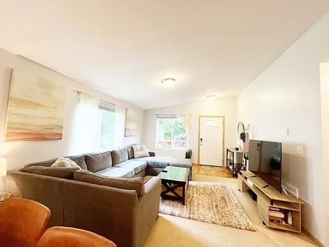 Building Photo - Spacious 3-Bed, 2-Bath Home with Garage – ...
