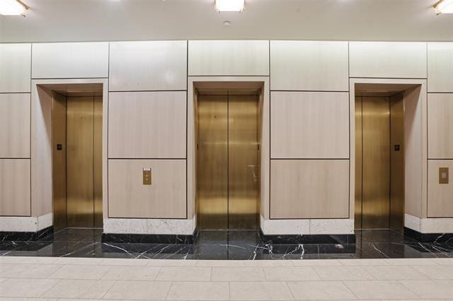 Building Photo - 500 Throckmorton St