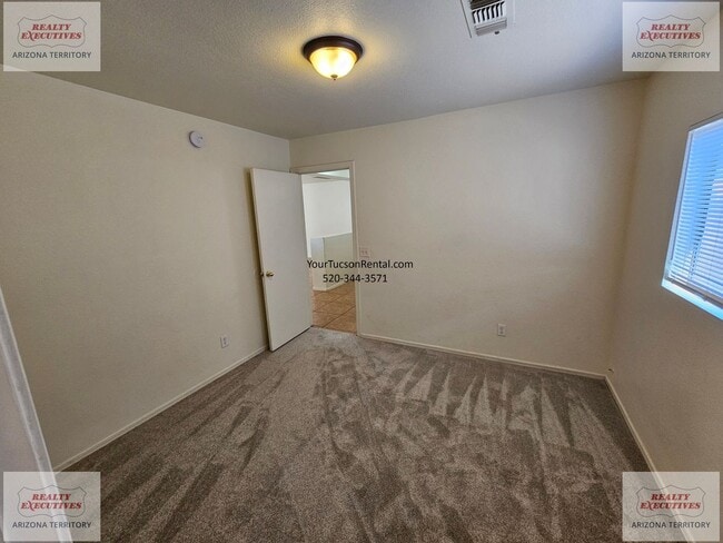 Building Photo - Midvale Park Home with 4 bedrooms and 2 baths