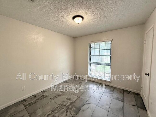 Building Photo - 3400 Chatham Ct