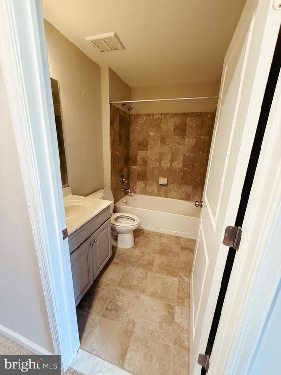 Building Photo - 1101 Hights Farm Rd N