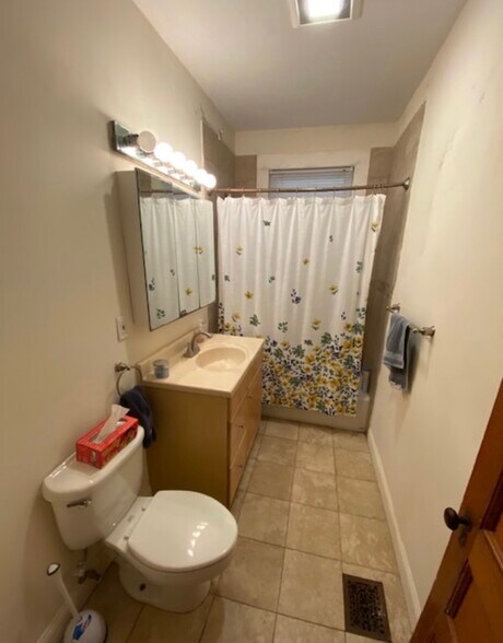 Building Photo - 121 Calumet St