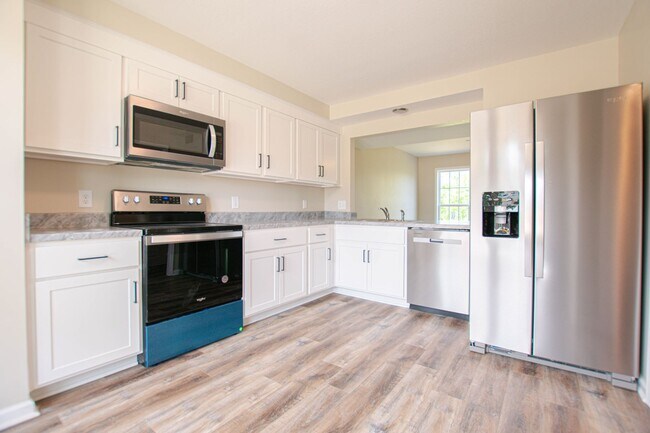 Building Photo - 2066 Tynewood Dr