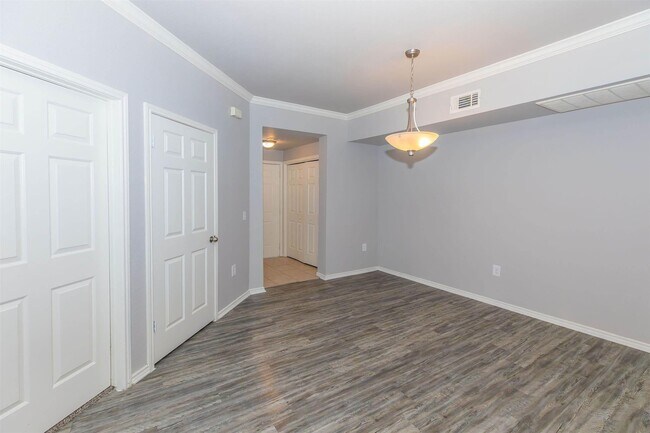 Building Photo - 400 E Cypress Creek Rd