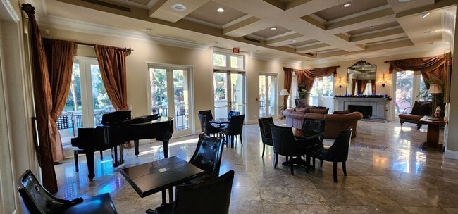 Building Photo - Fully furnished-full Sphere view