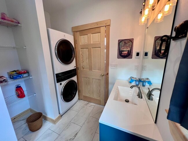 Building Photo - 49 Neal Hill Rd