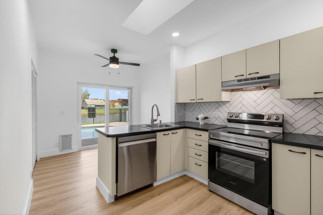 Building Photo - 6425 96th Pl S