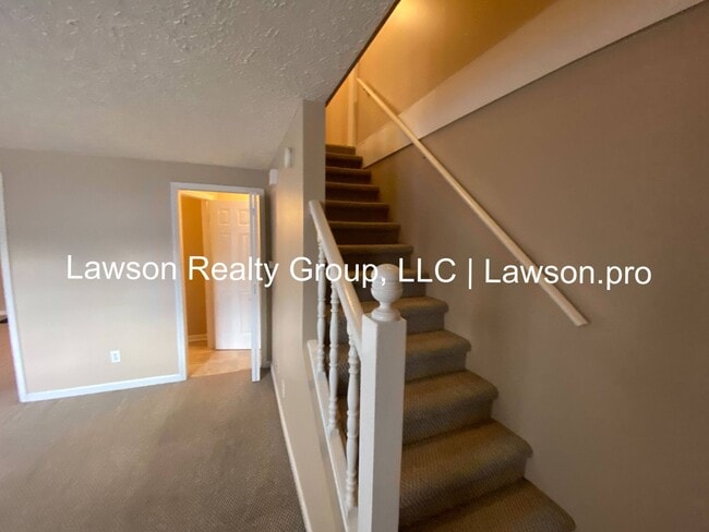 Building Photo - Charming Salem Townhome