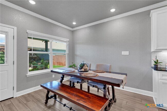 Building Photo - 8508 Glade Dr
