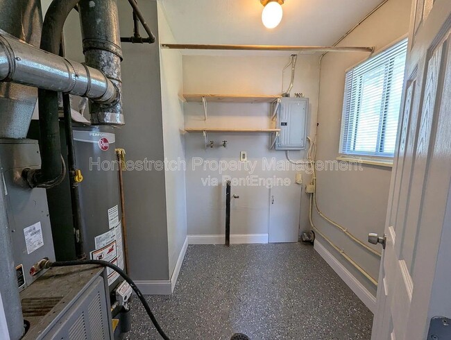 Building Photo - 1700 Kay Dr