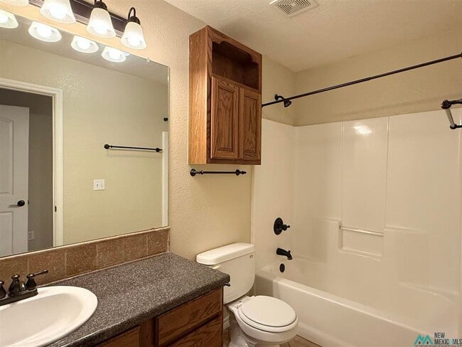 Building Photo - 1347 Oakwood Cir