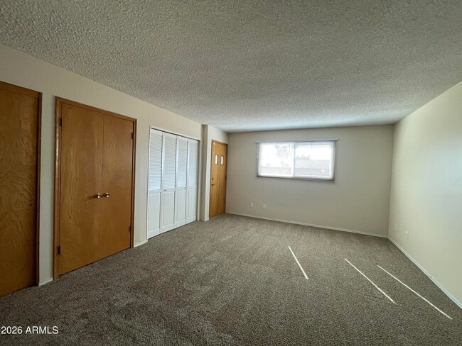 Building Photo - 3109 W Augusta Ave