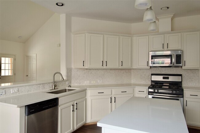 Building Photo - 2023 Creek Run Dr
