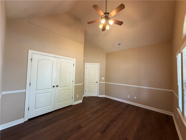 Building Photo - 4410 W Braymore Dr