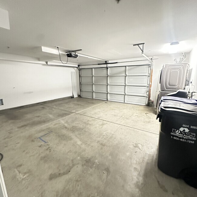 Building Photo - 2649 Villas Way