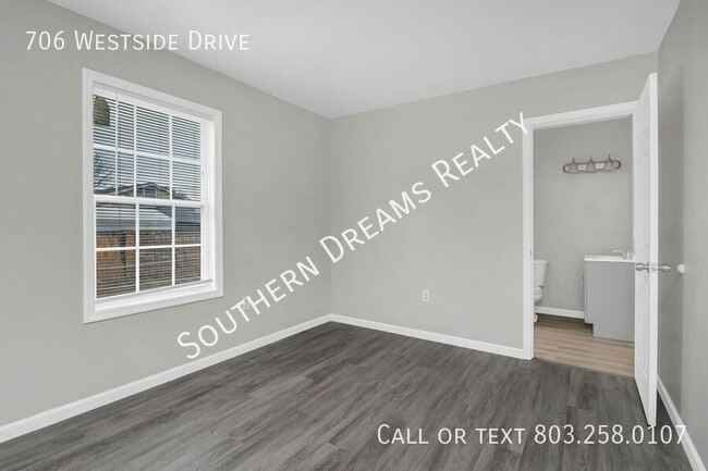 Building Photo - 706 Westside Dr
