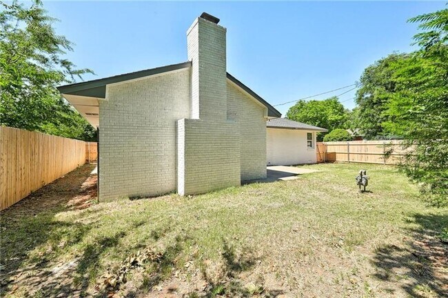 Building Photo - 1500 Sheffield Rd