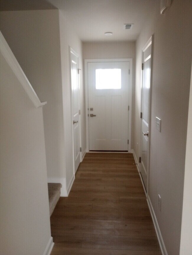 Building Photo - "Charming 3-Bed Townhouse Retreat with 2.5 Baths in Fountain Inn!"