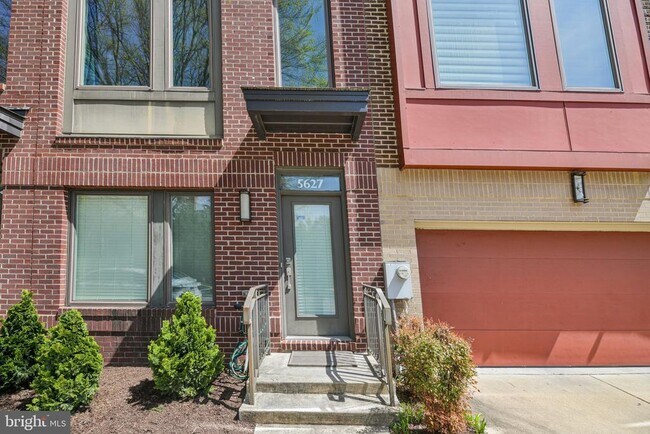 Building Photo - 5627 45th Ave