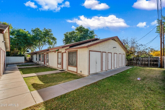 Building Photo - 520 W Clark St