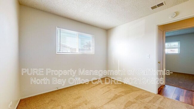 Building Photo - 1139 St Anthony Ln