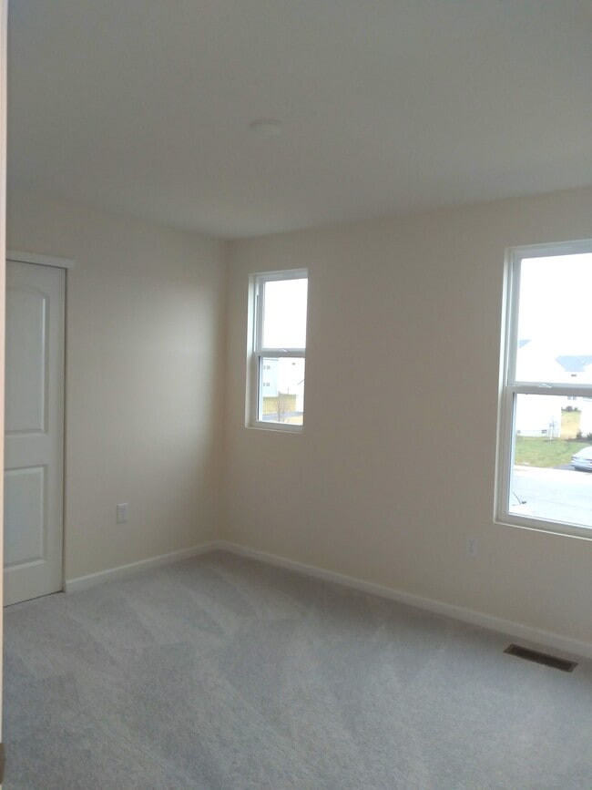 Building Photo - 410 Cottontail Ct