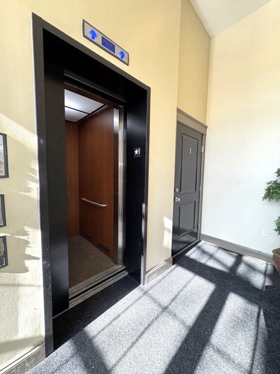 Building Photo - 3 Main St