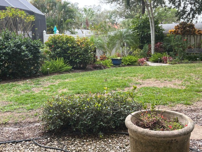 Building Photo - 2BR/2BA Ground Level Condo in Venice Ave Condos- Great Deal!