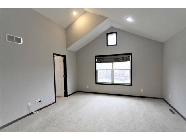 Building Photo - 10003 Pincherry Ln