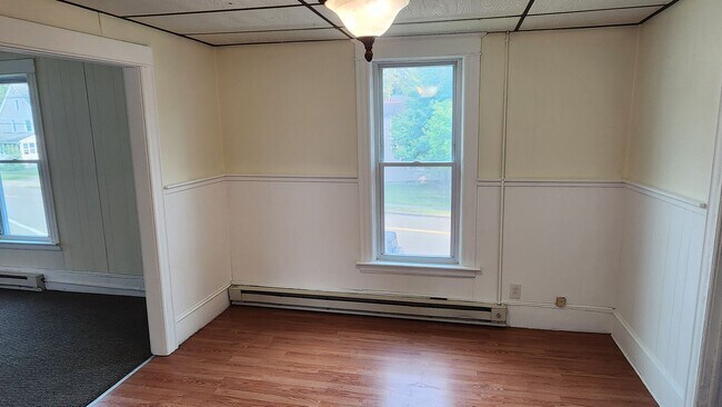 Building Photo - 124 Lincoln Ave