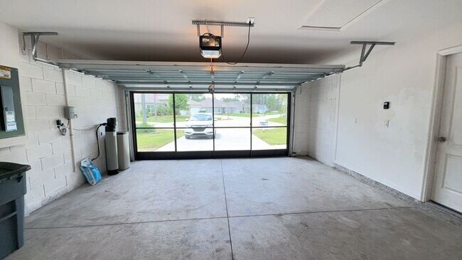 Building Photo - 13 Poinfield Pl
