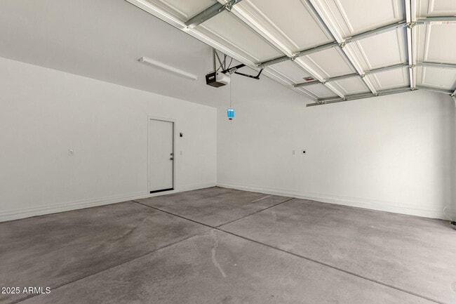 Building Photo - 14633 W Sand Hills Rd