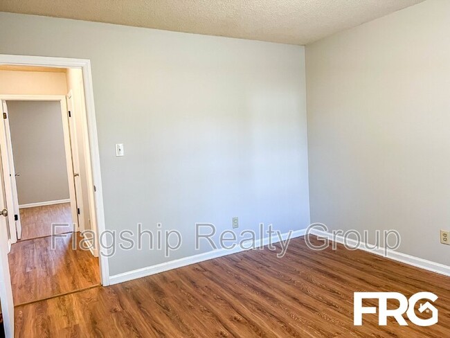 Building Photo - 211 Connie Cir