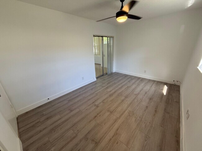 Building Photo - 6805 NW 75th Dr