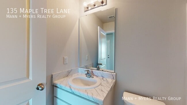 Building Photo - 135 Maple Tree Ln