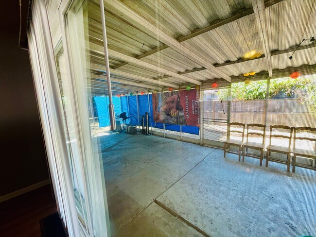 Building Photo - 1121 W Churchill St