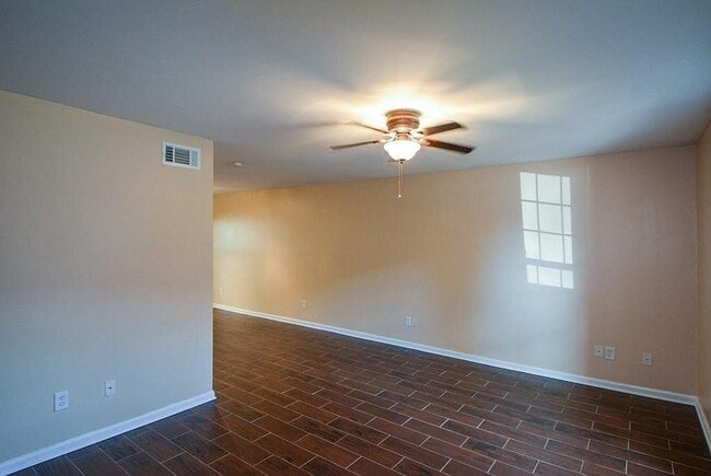 Building Photo - 1014 Summer Pl NW