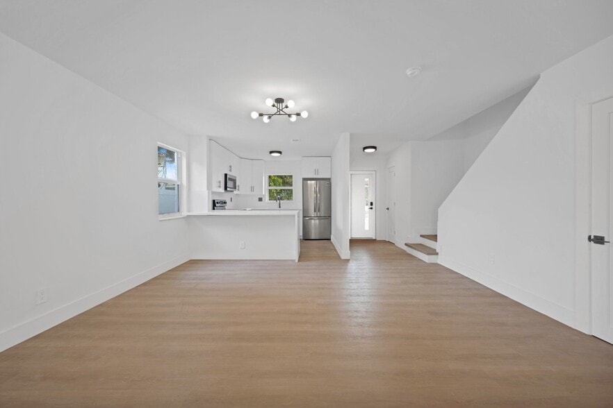 Building Photo - 13514 NE 23rd Pl