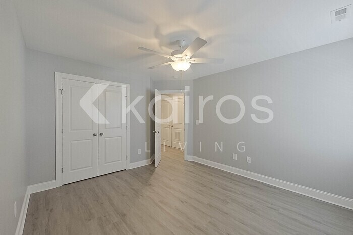 Building Photo - 3709 Oak Leaf Way