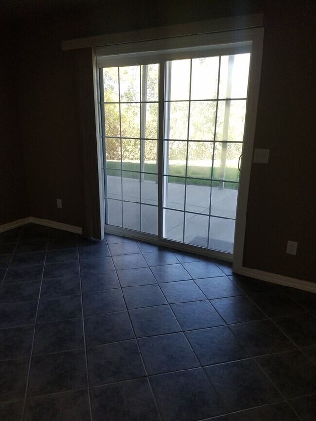 Building Photo - Beautiful Townhouse with Magnificent City Views.